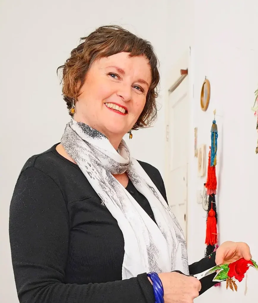 LOUISE SAXTON, VIC
